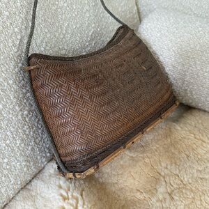 Vintage woven bag / basket